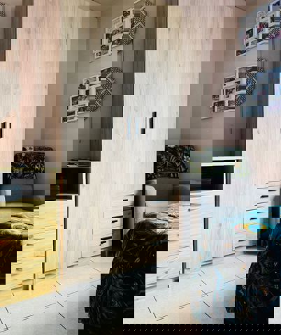 Gelijkvloers 3 slaapkamer appartement met grote garage. - te huur bij Immo Kong