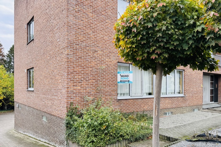 Gelijkvloers 3 slaapkamer appartement met grote garage. - te huur bij Immo Kong