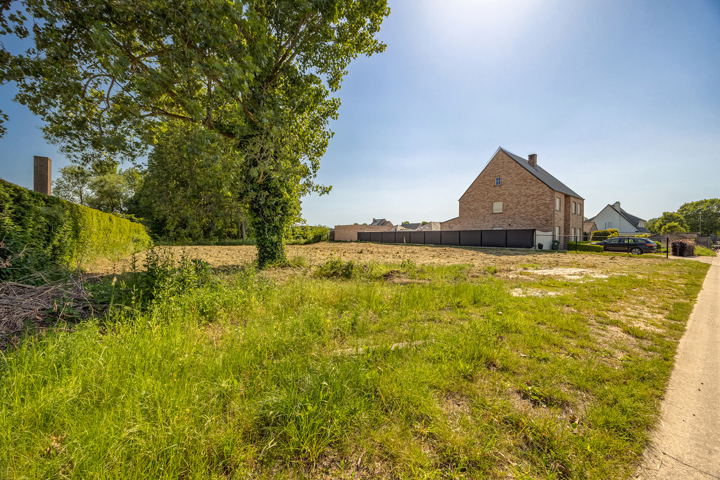 Royaal perceel met zuidoriëntatie, en uniek bouwpotentieel - te koop bij Immo Kong