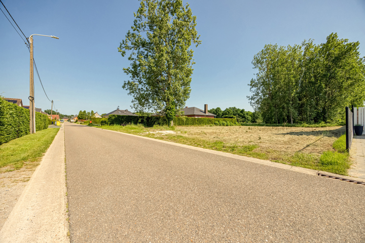 Royaal perceel met zuidoriëntatie, en uniek bouwpotentieel - te koop bij Immo Kong