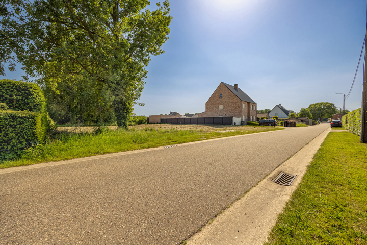Royaal perceel met zuidoriëntatie, en uniek bouwpotentieel - te koop bij Immo Kong