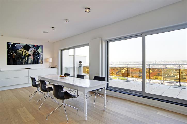 Grote duplex gelegen in het centrum van Evere
