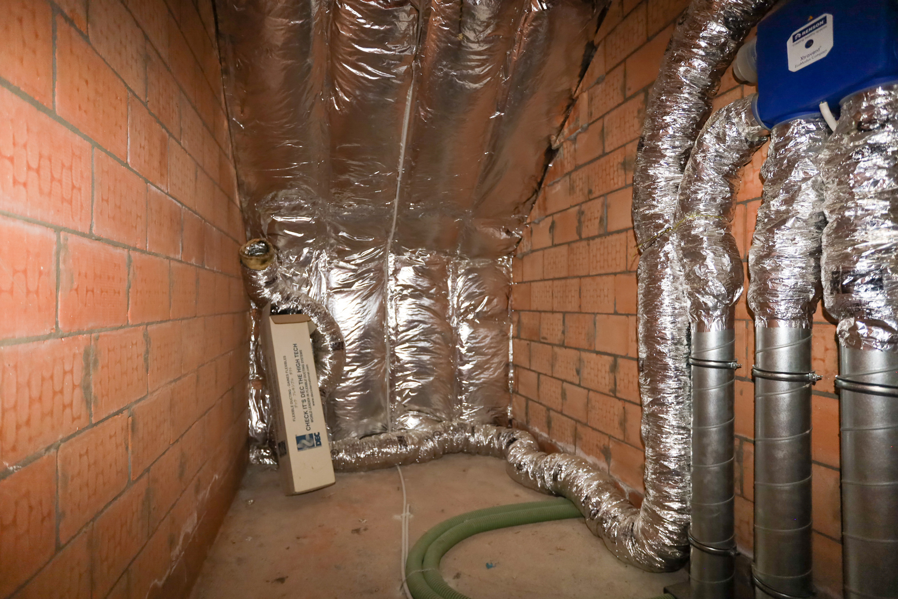 Woning met grote garage en veel ruimte