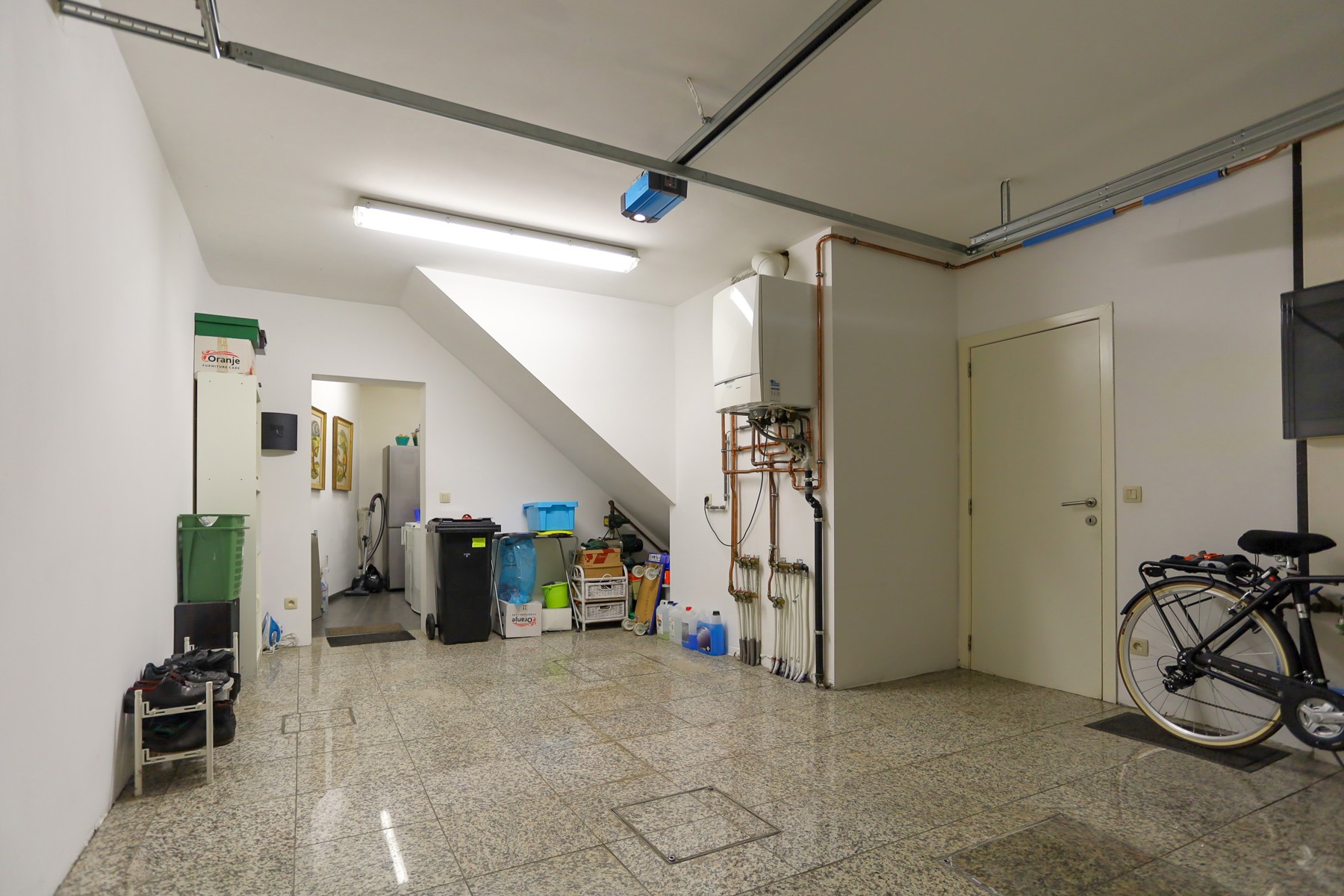 Woning met grote garage en veel ruimte