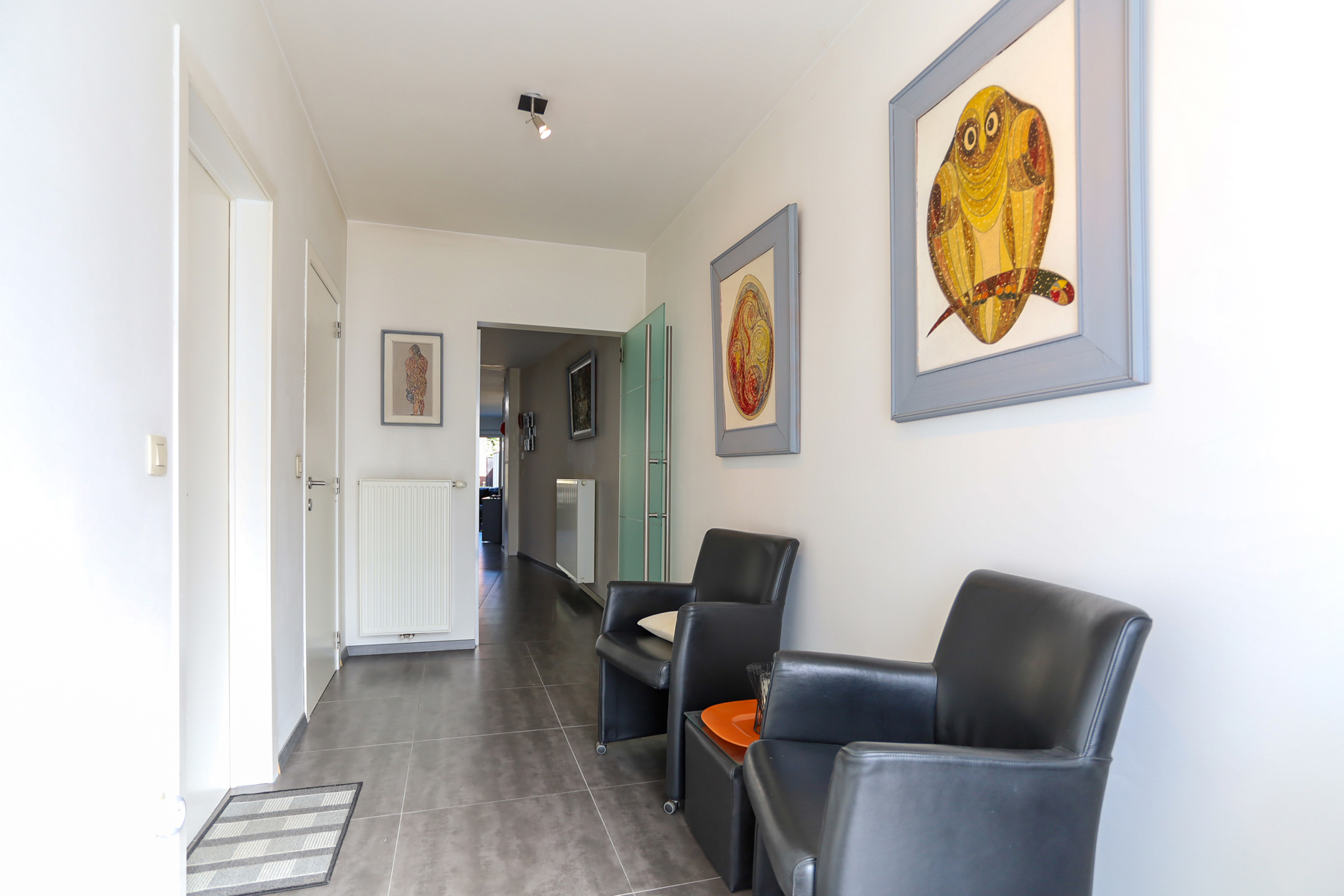 Woning met grote garage en veel ruimte