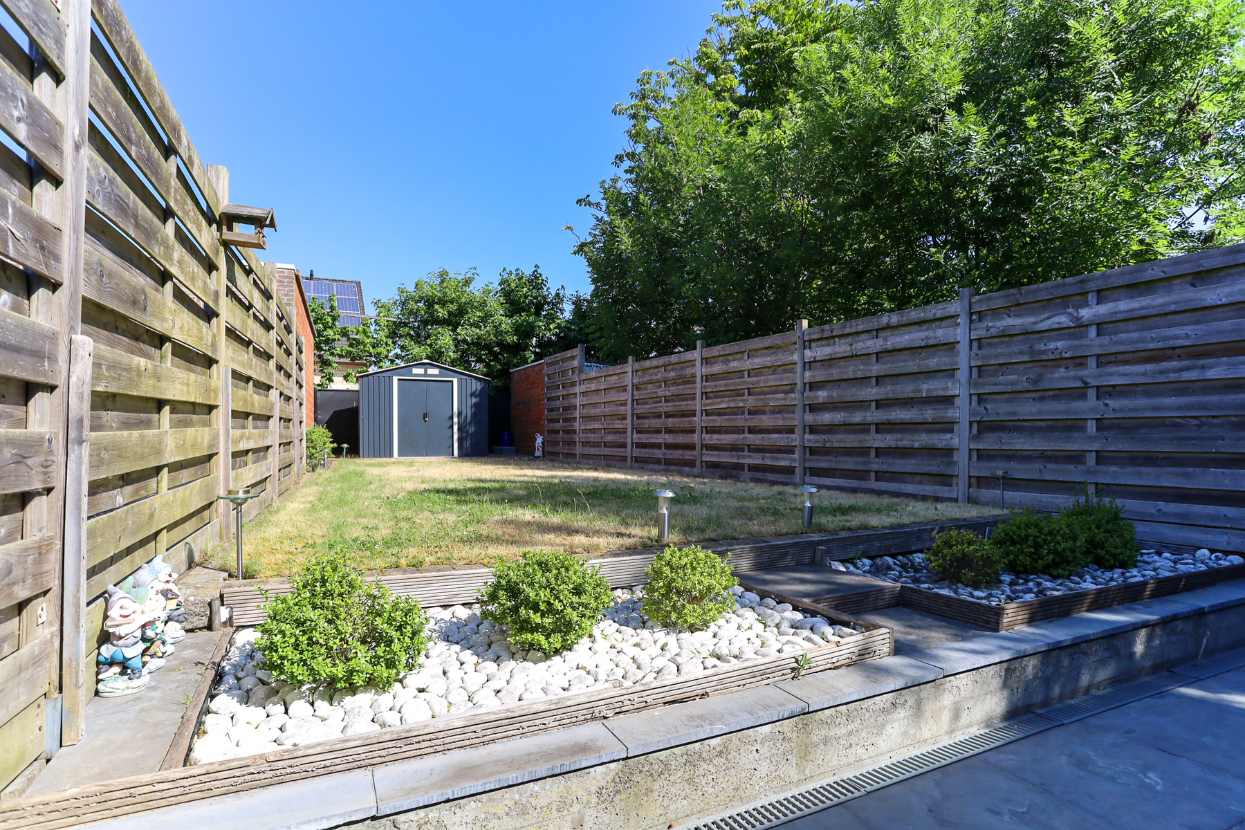 Woning met grote garage en veel ruimte