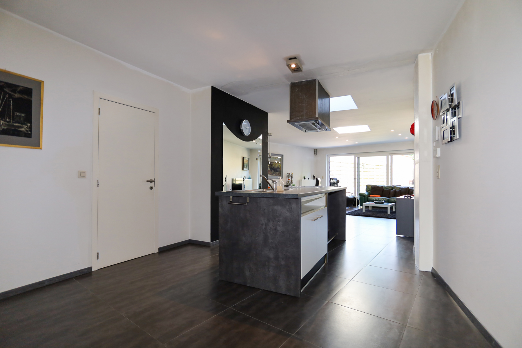 Woning met grote garage en veel ruimte