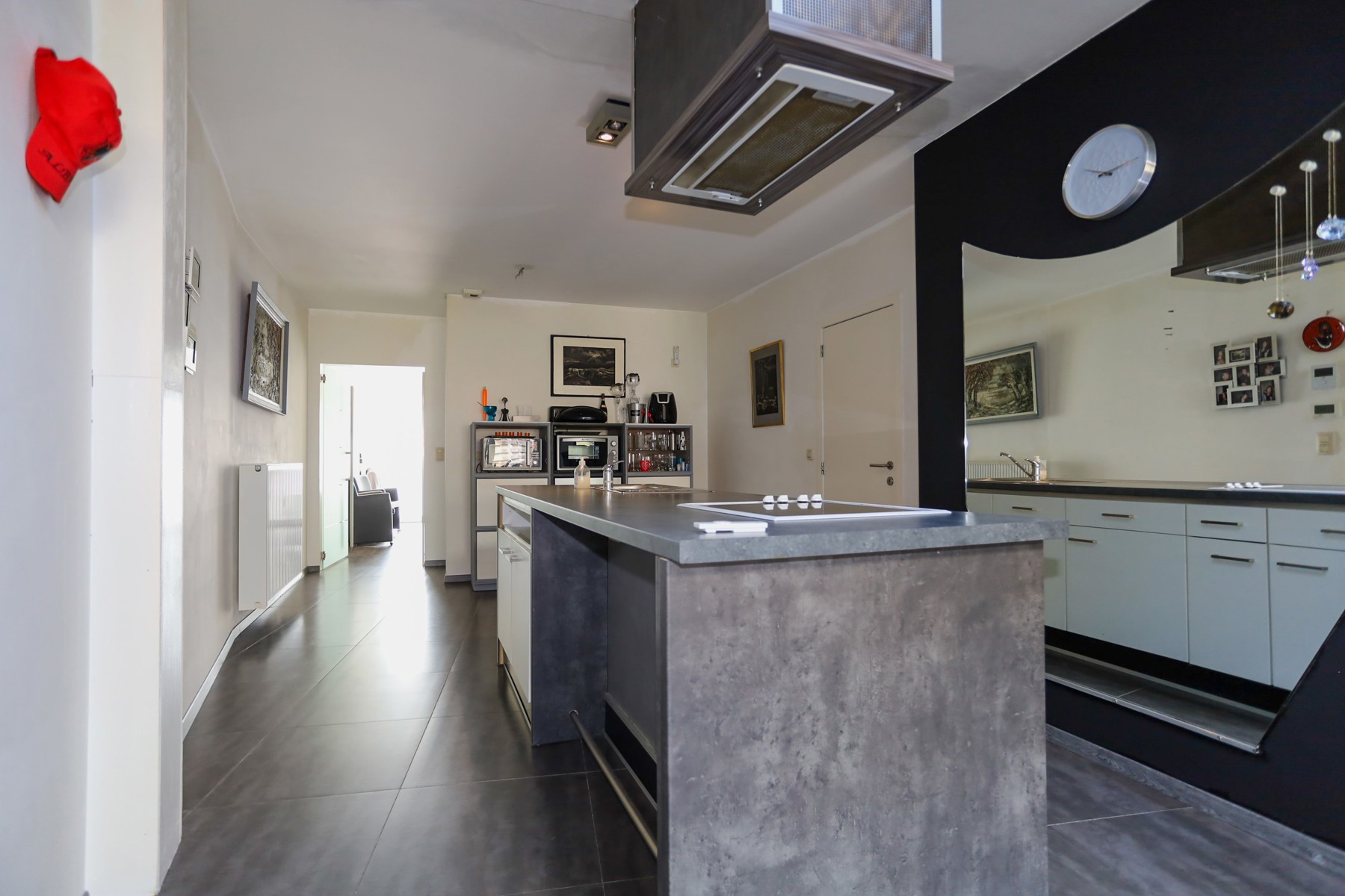 Woning met grote garage en veel ruimte