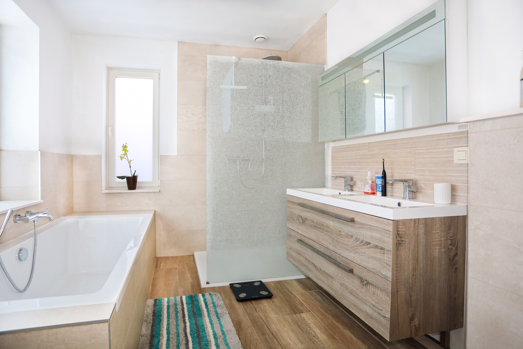 Lichtrijke HOB nabij centrum met 4 slpks en tuin