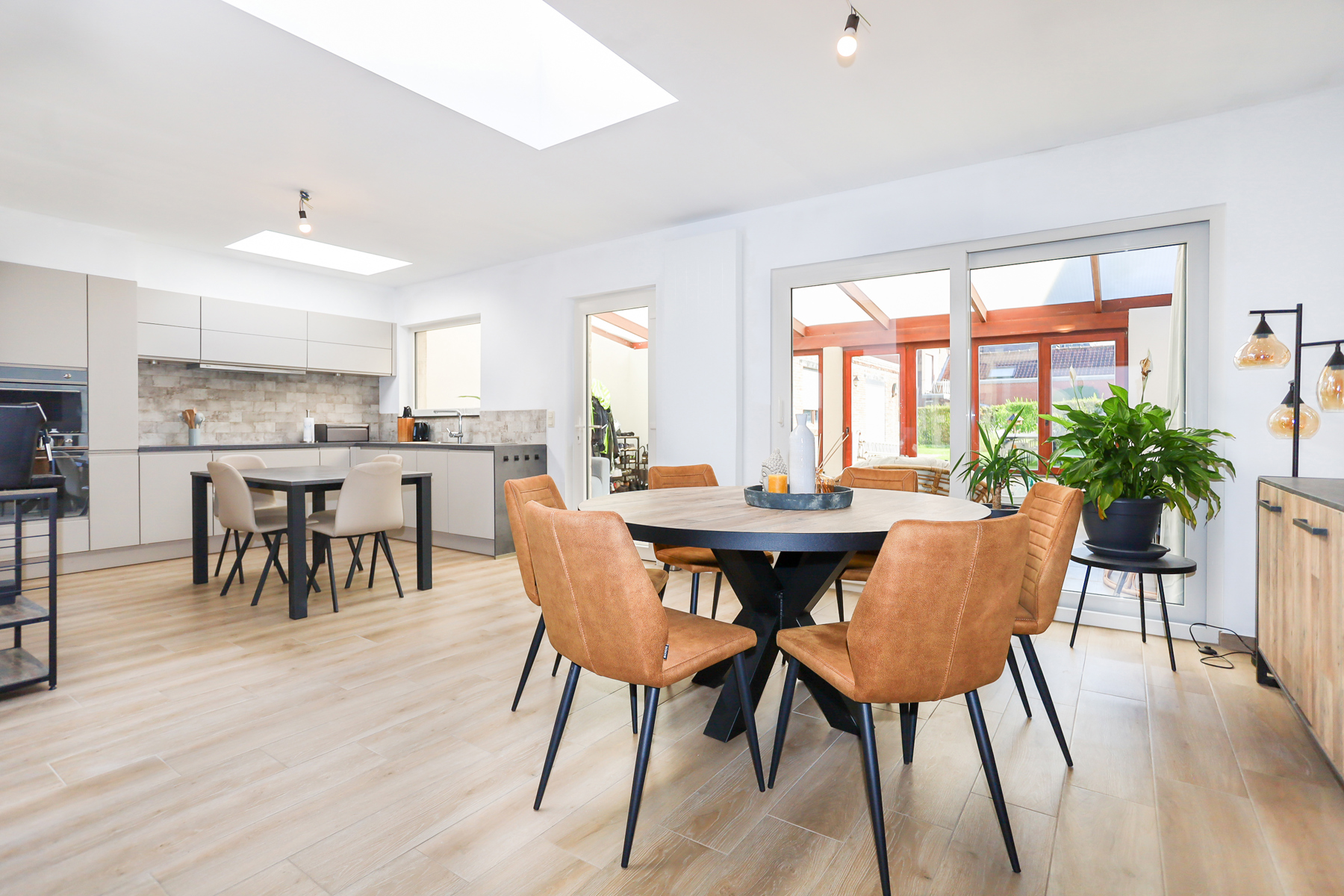 Lichtrijke HOB nabij centrum met 4 slpks en tuin