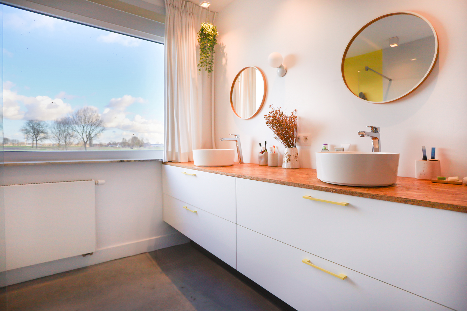 Lichtrijke bungalow met 3 slpks en garage