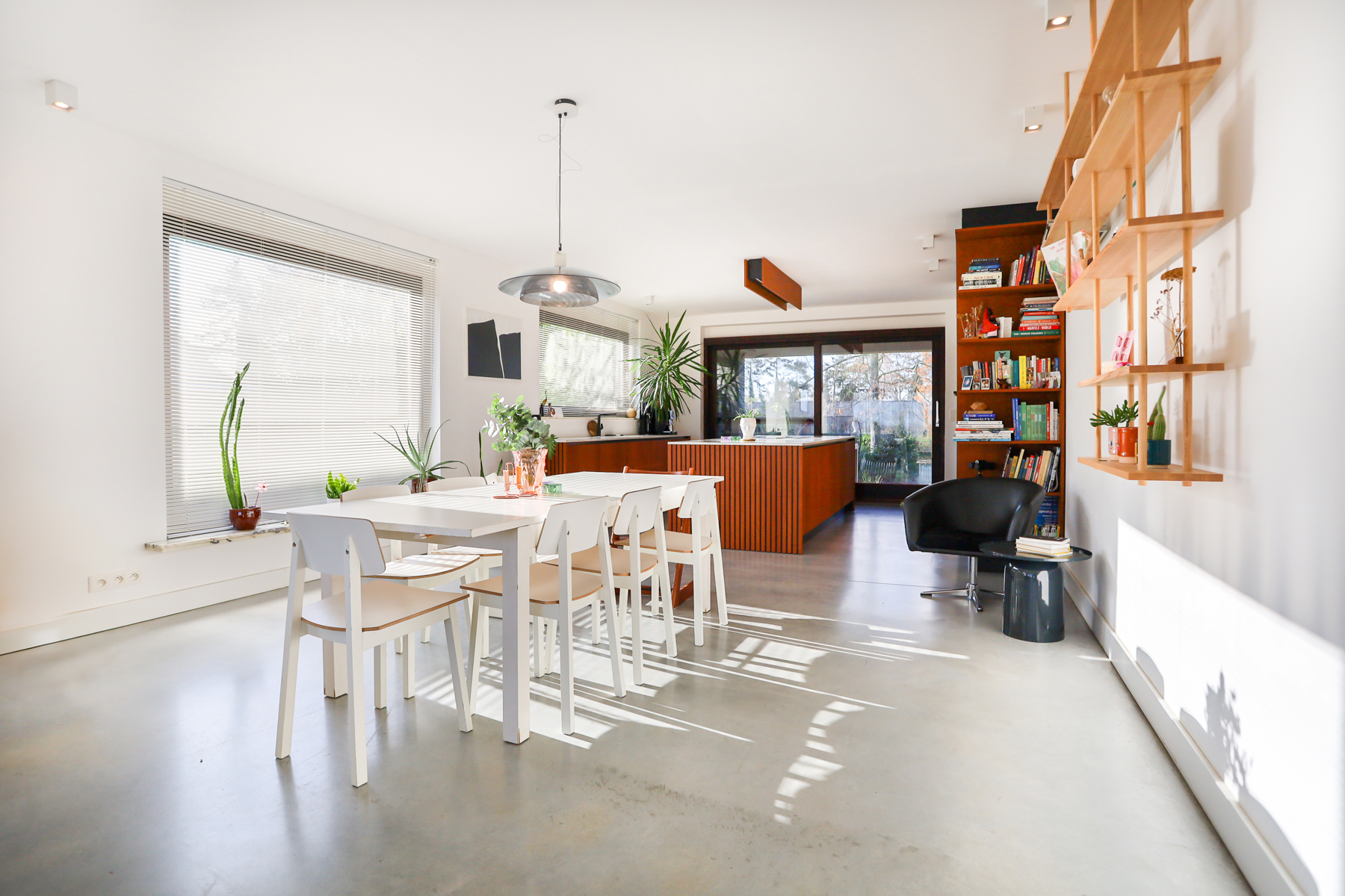 Lichtrijke bungalow met 3 slpks en garage