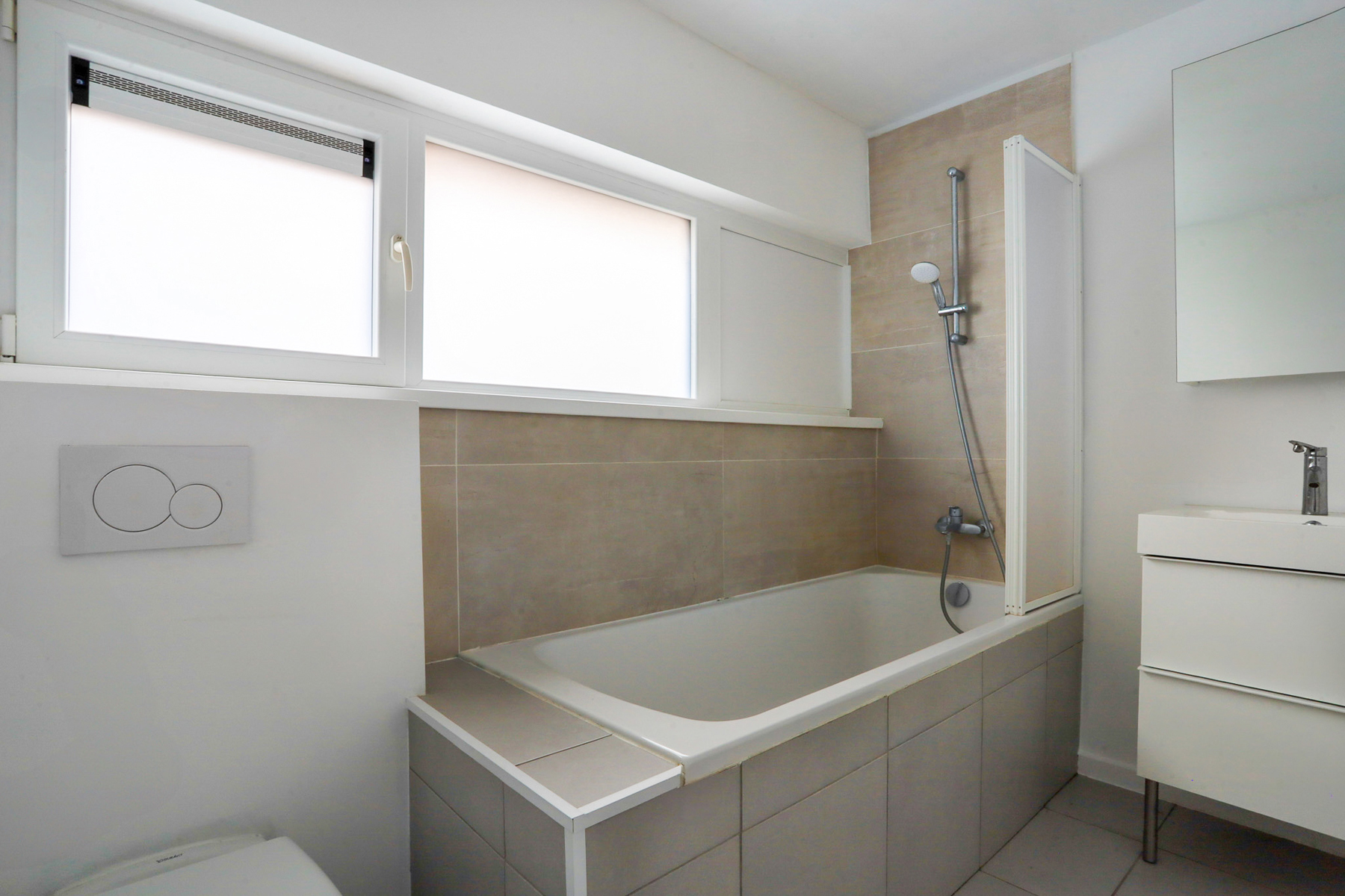 Gerenoveerde duplex met 2 slpks en zonnig terras