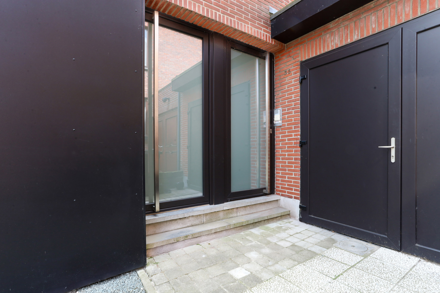 Gerenoveerde duplex met 2 slpks en zonnig terras