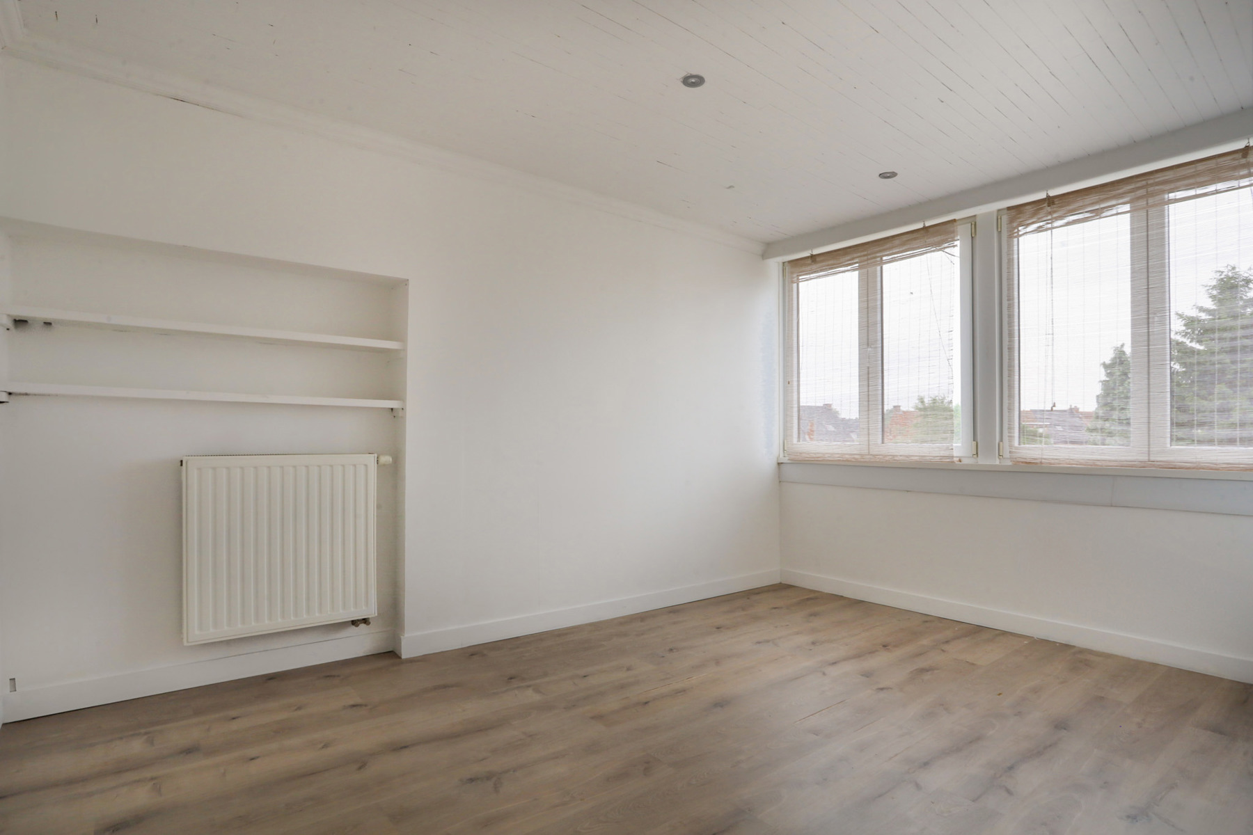 Gerenoveerde duplex met 2 slpks en zonnig terras