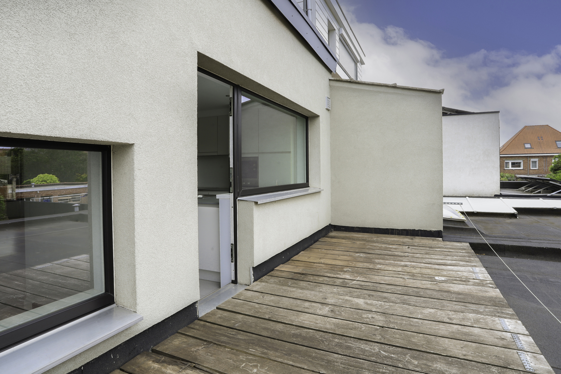 Gerenoveerde duplex met 2 slpks en zonnig terras