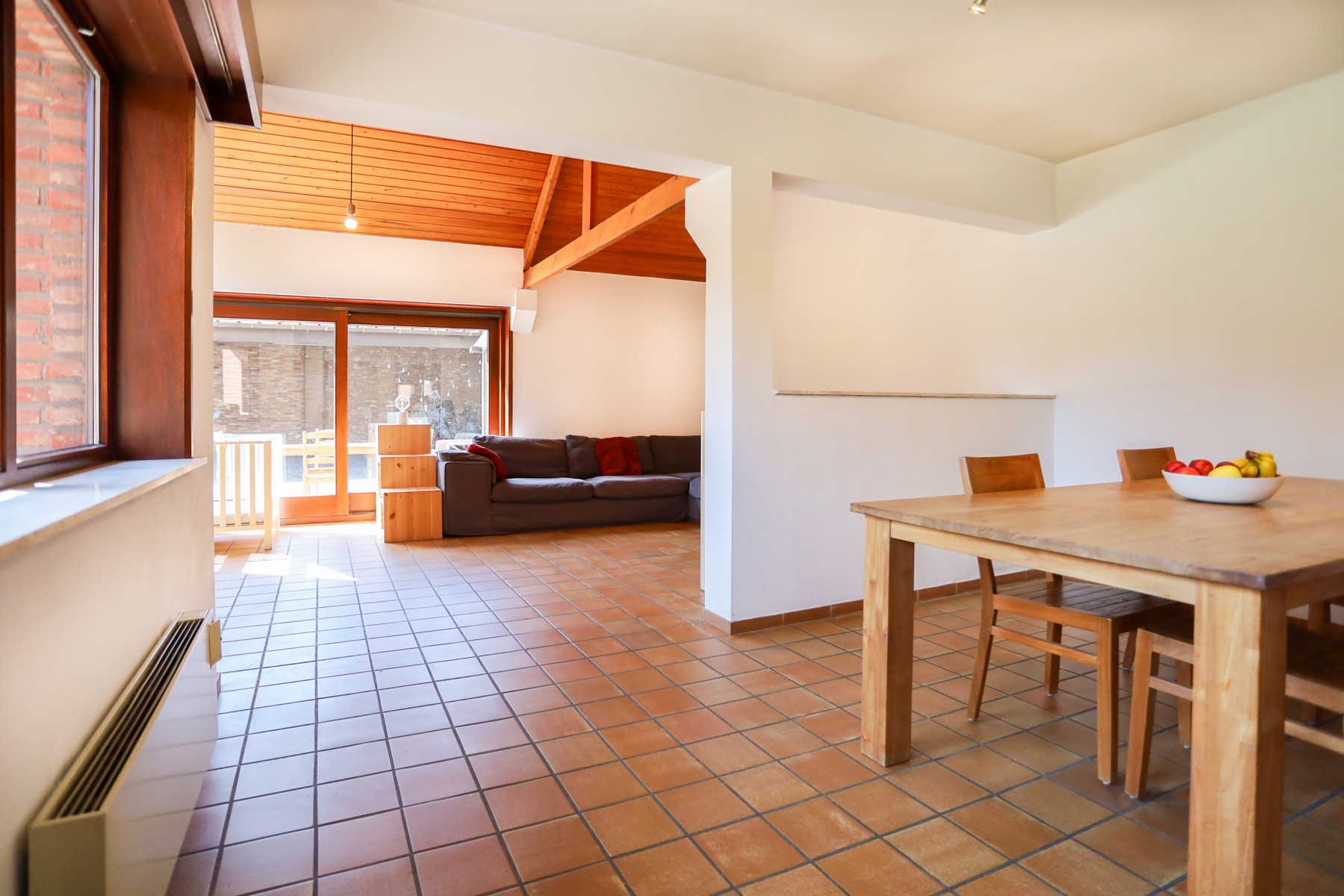 HOB met 3 slpks en bouwgrond met garages