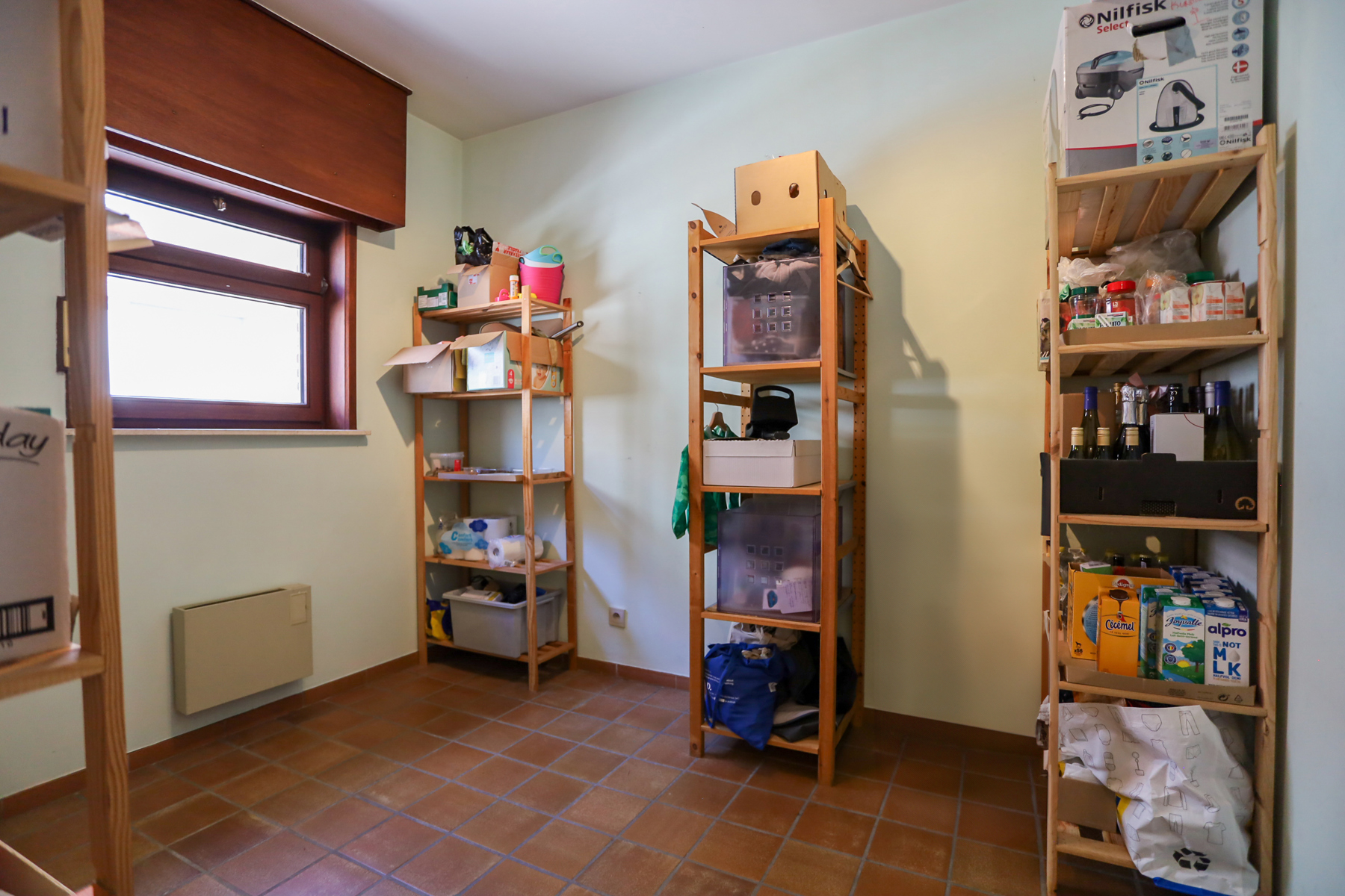 HOB met 3 slpks en bouwgrond met garages