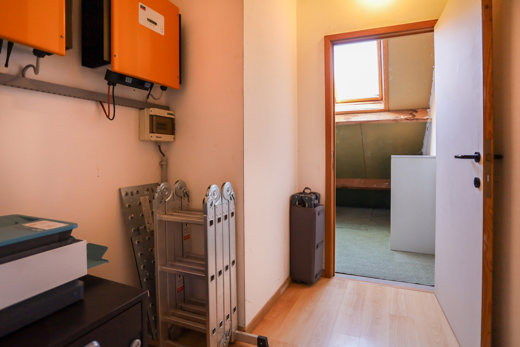 HOB met 3 slpks en bouwgrond met garages