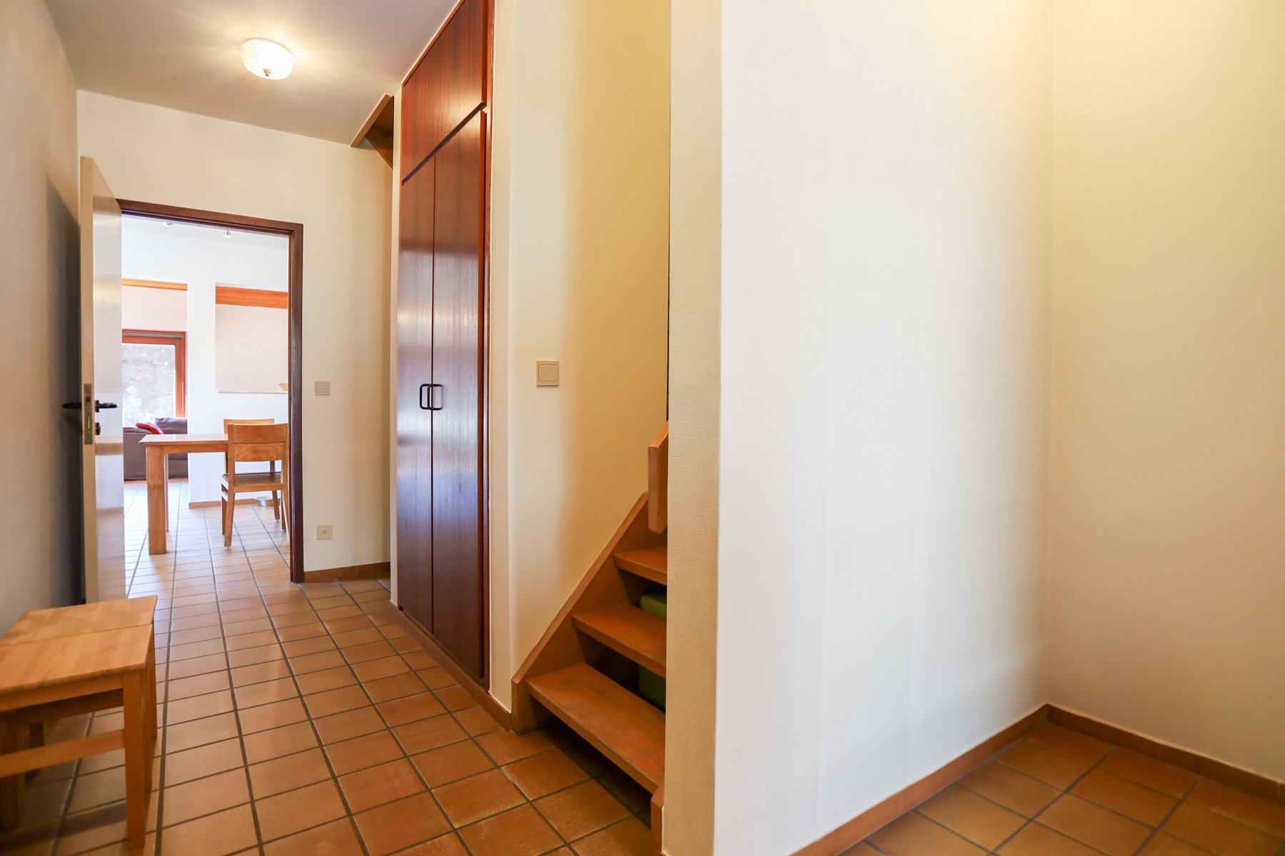 HOB met 3 slpks en bouwgrond met garages