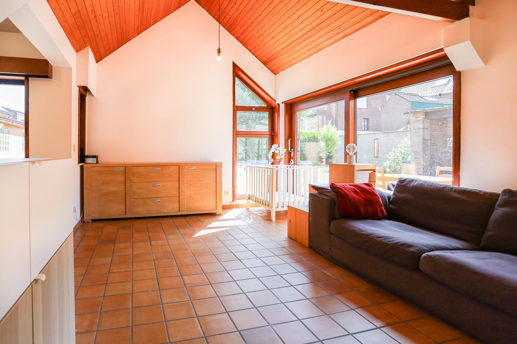 HOB met 3 slpks en bouwgrond met garages