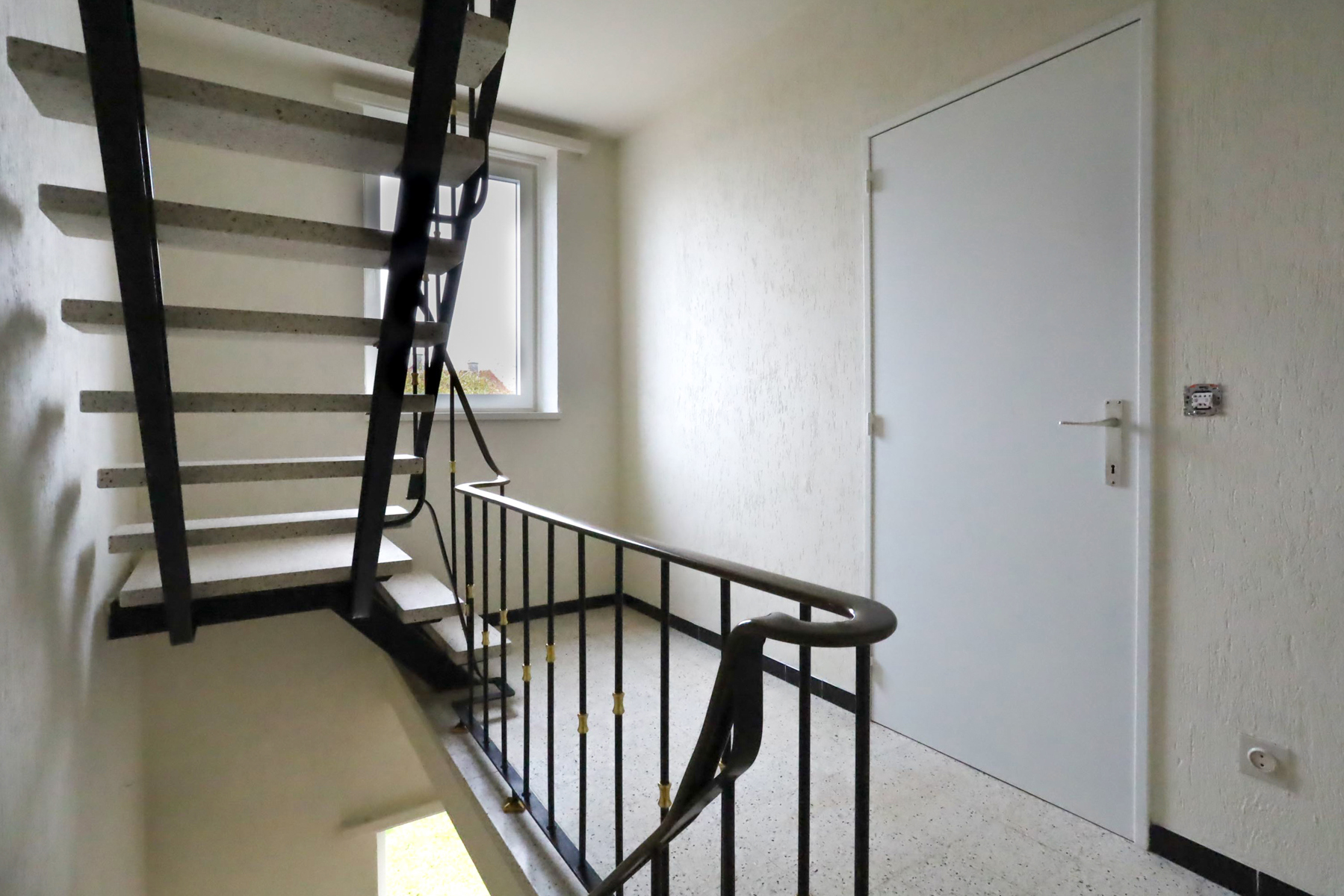 Bel-etagewoning met 2 slpks en garage