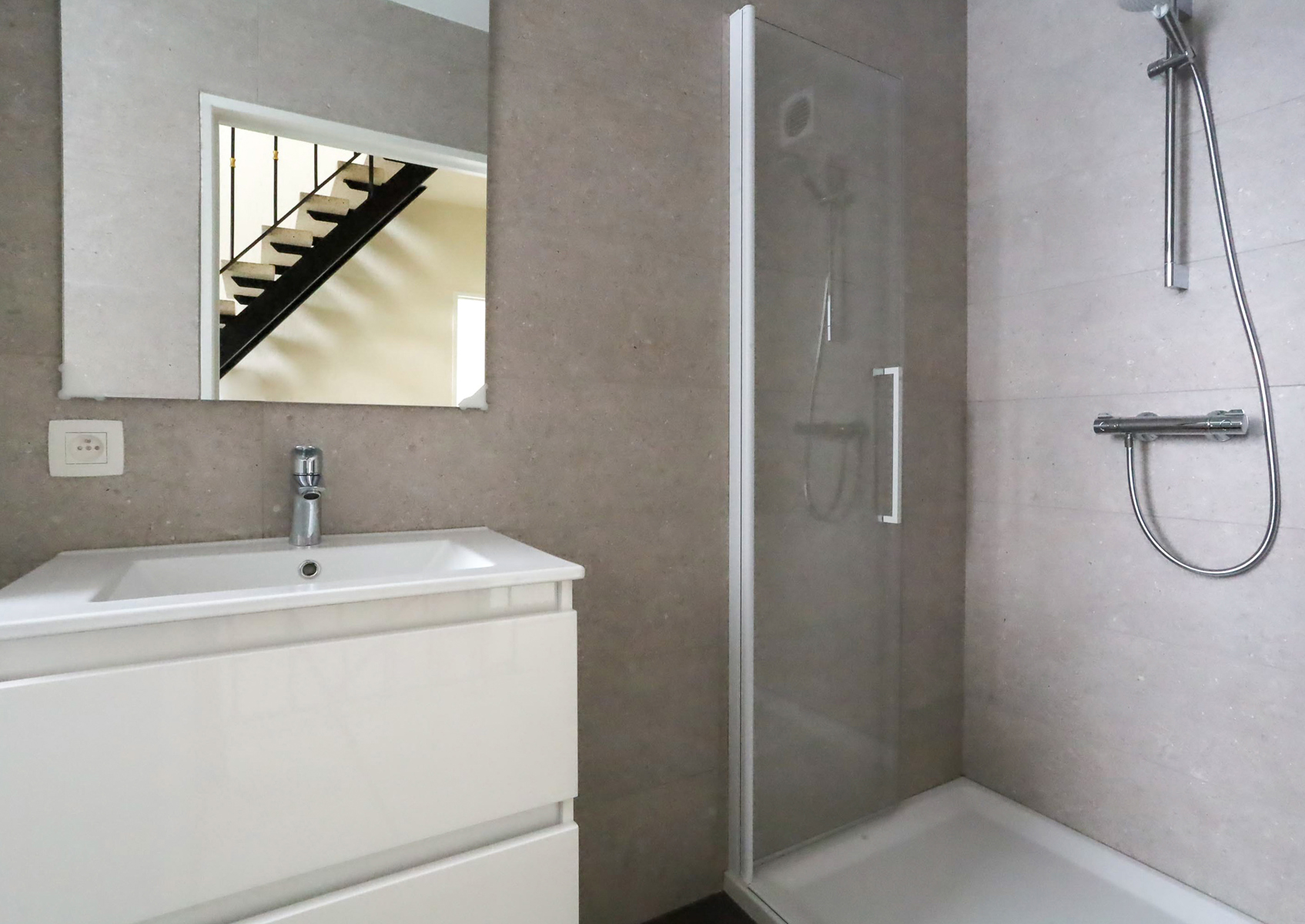 Bel-etagewoning met 2 slpks en garage