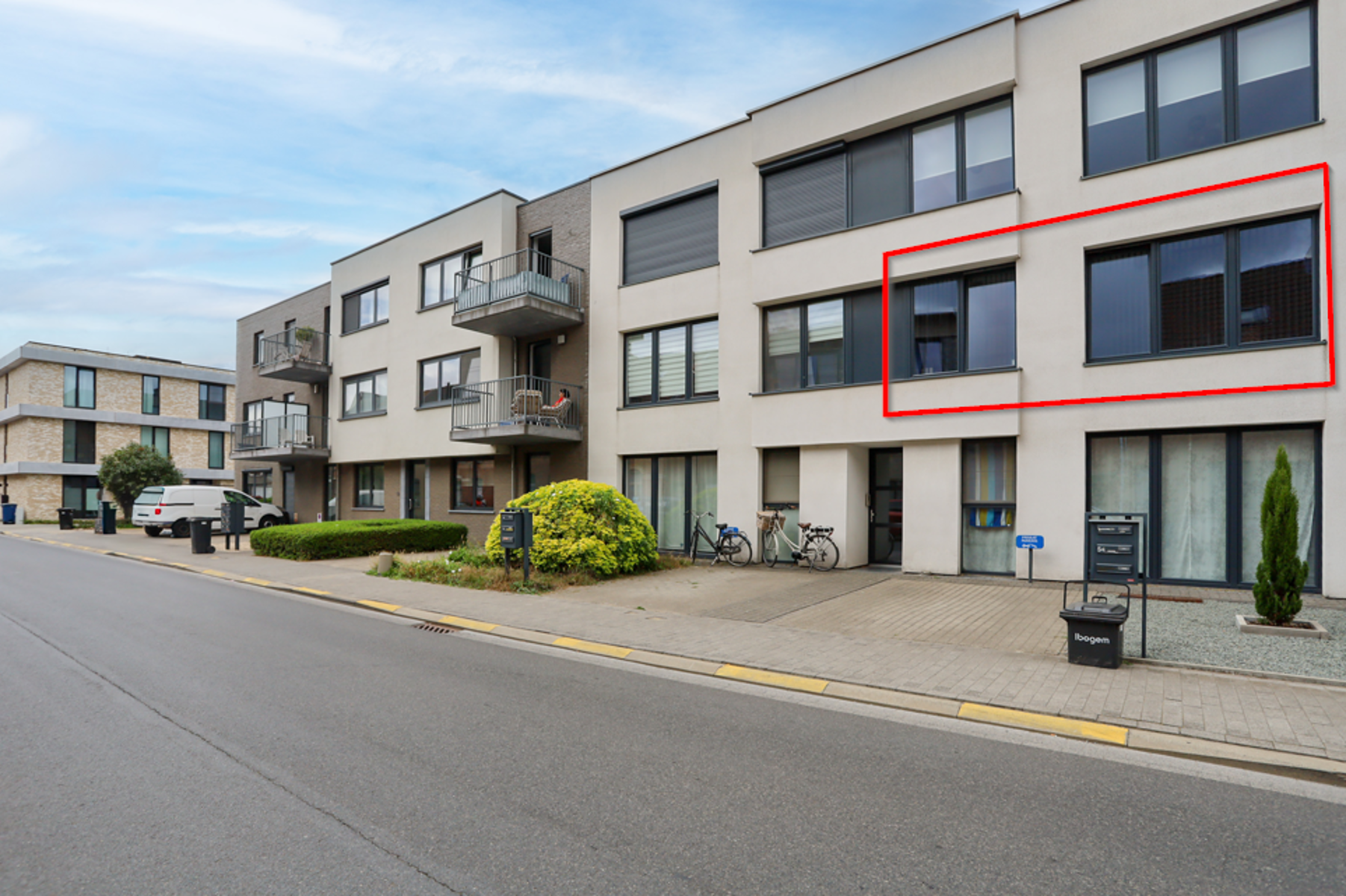 Instapklaar 2 slpk appartement met garage