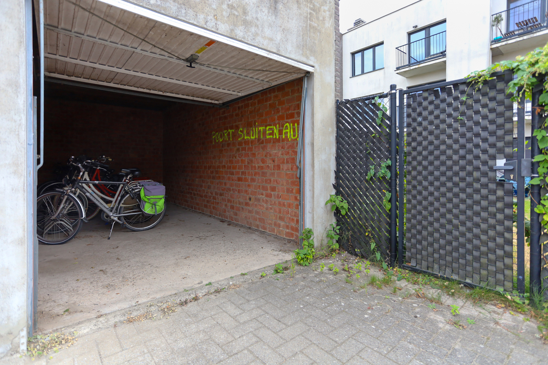 Instapklaar 2 slpk appartement met garage
