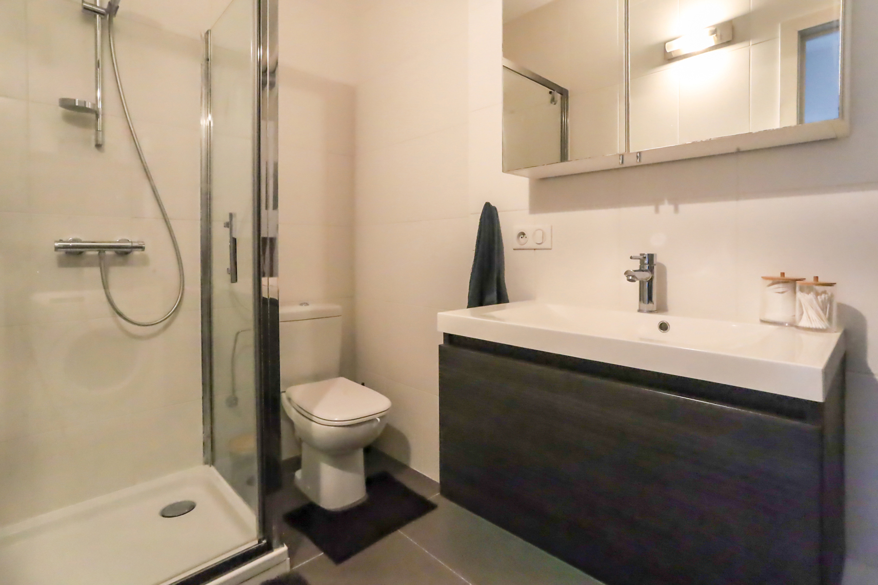 Instapklaar 2 slpk appartement met garage