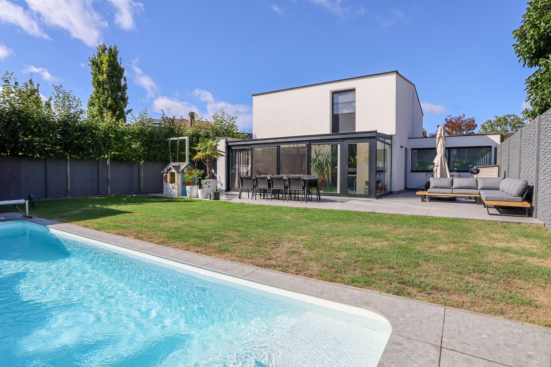 Gerenoveerde OB met zwembad in het centrum