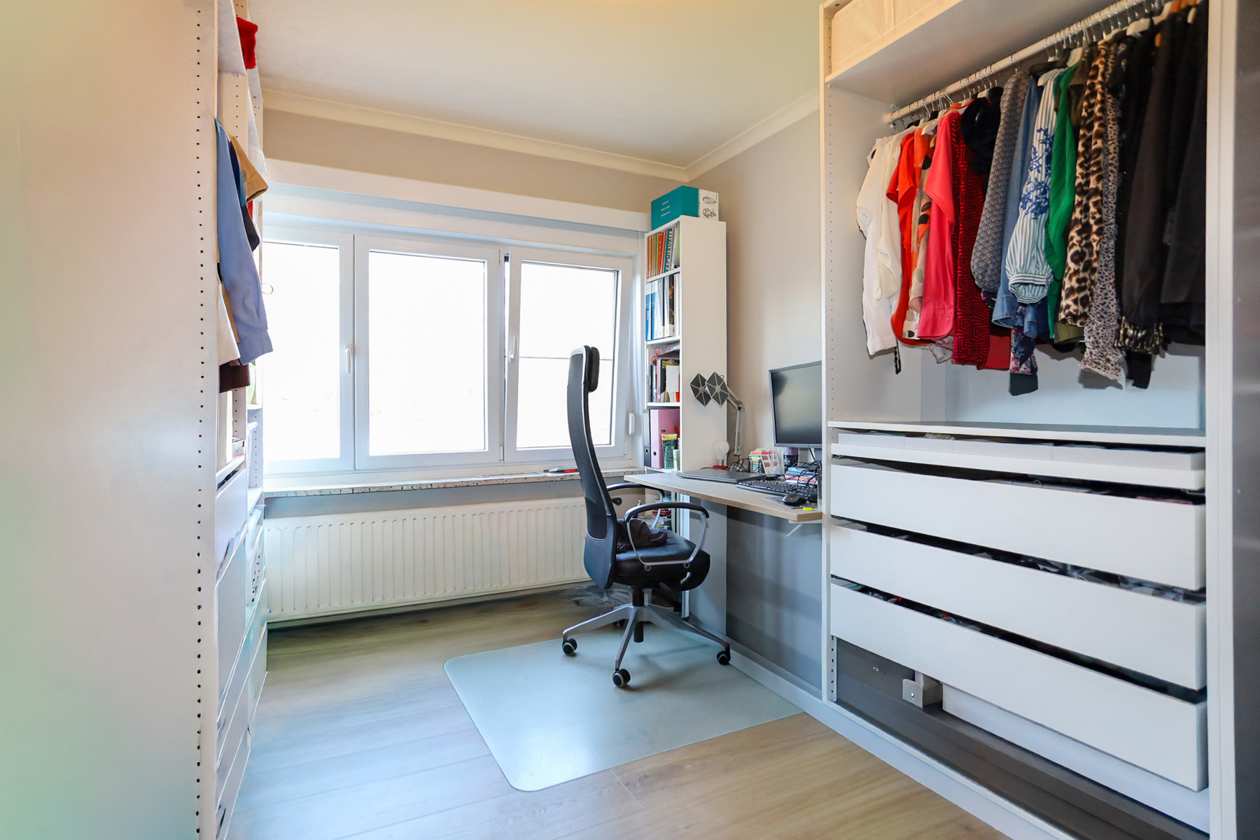 Op te frissen HOB met 4 slpks en garage