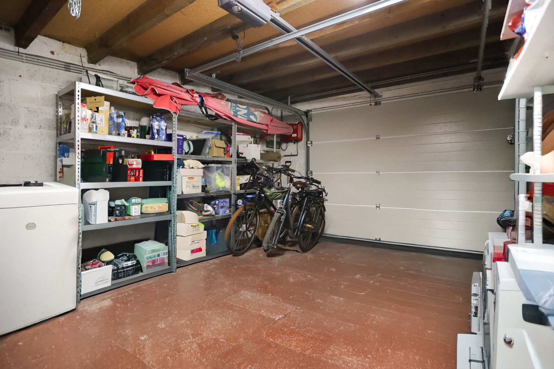 Op te frissen HOB met 4 slpks en garage