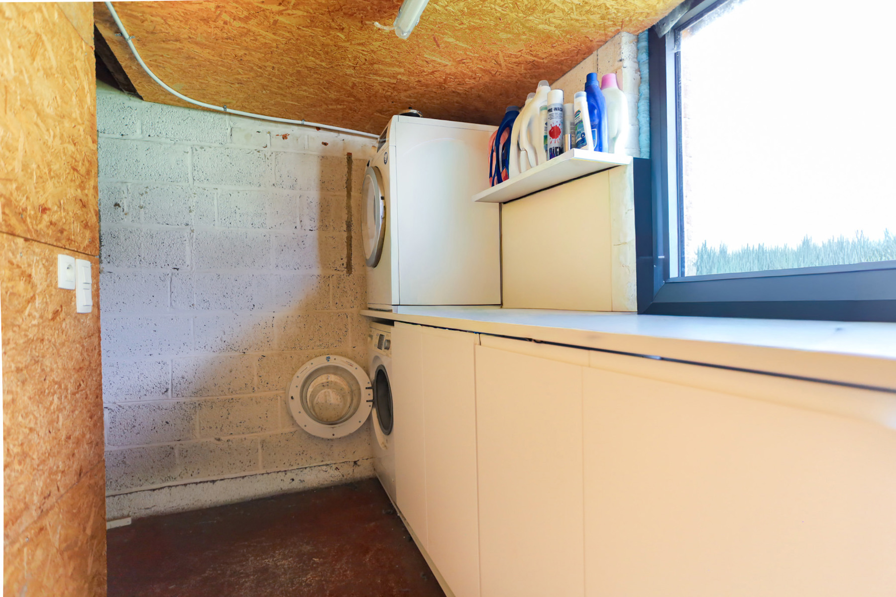 Op te frissen HOB met 4 slpks en garage
