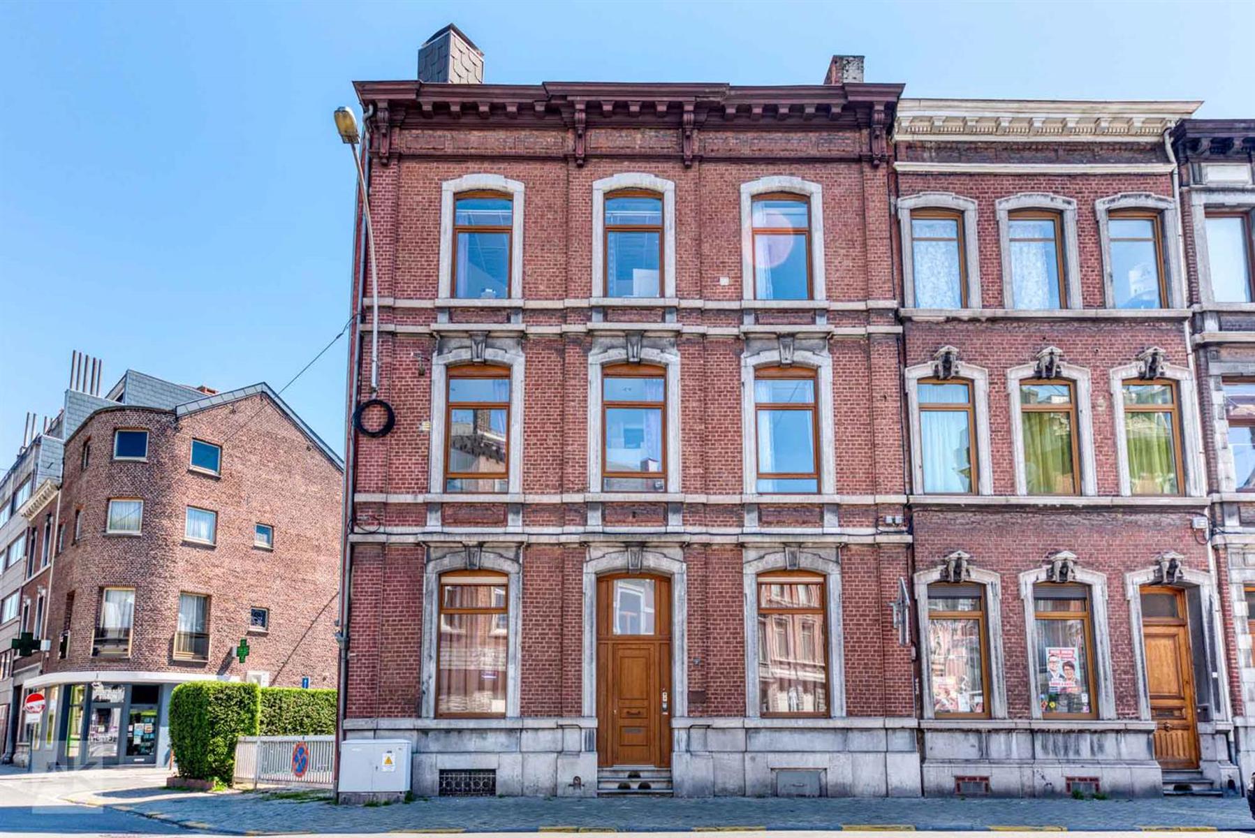 Maison bourgeoise avec jardin et parking