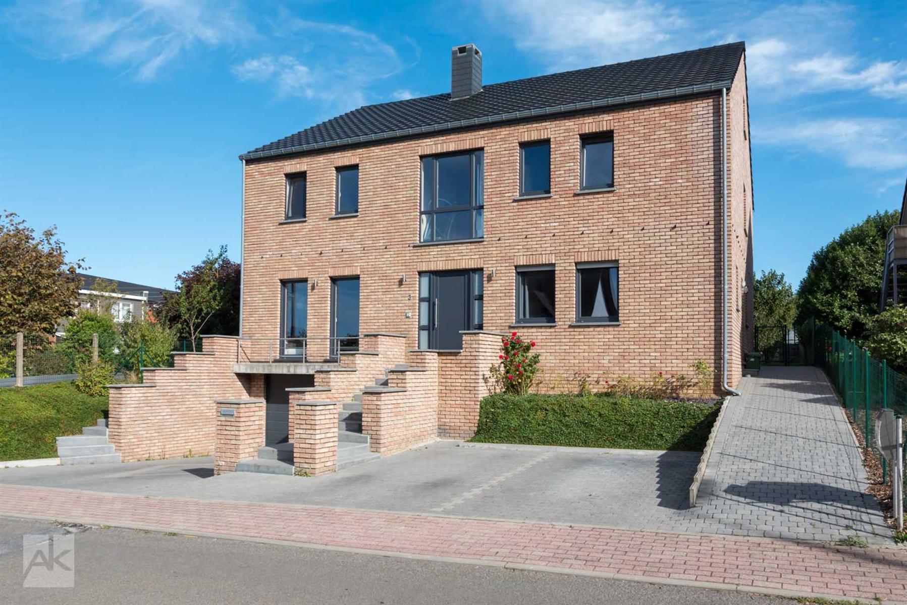 VENDU ! Blegny : Superbe villa avec espace libérale ou de rentabilité !