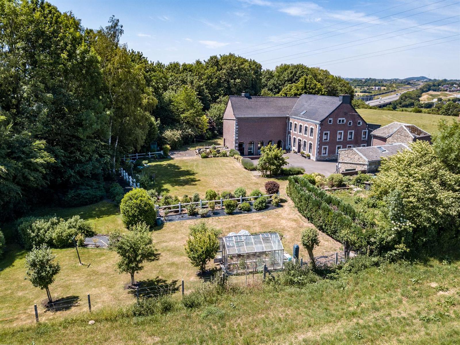 BATTICE – Corps de ferme avec dépendances