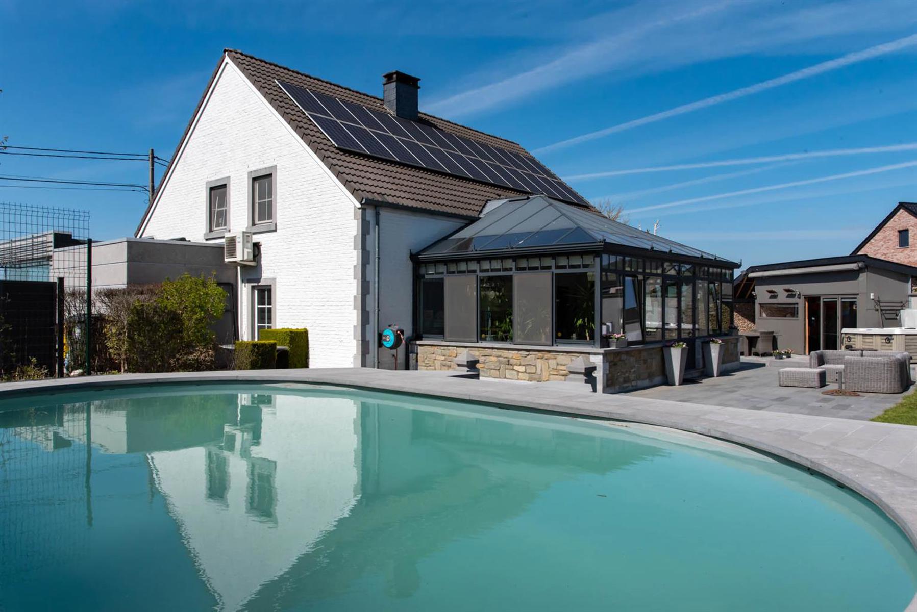 VENDU : THIMISTER : Propriété avec espace professionnel indépendant