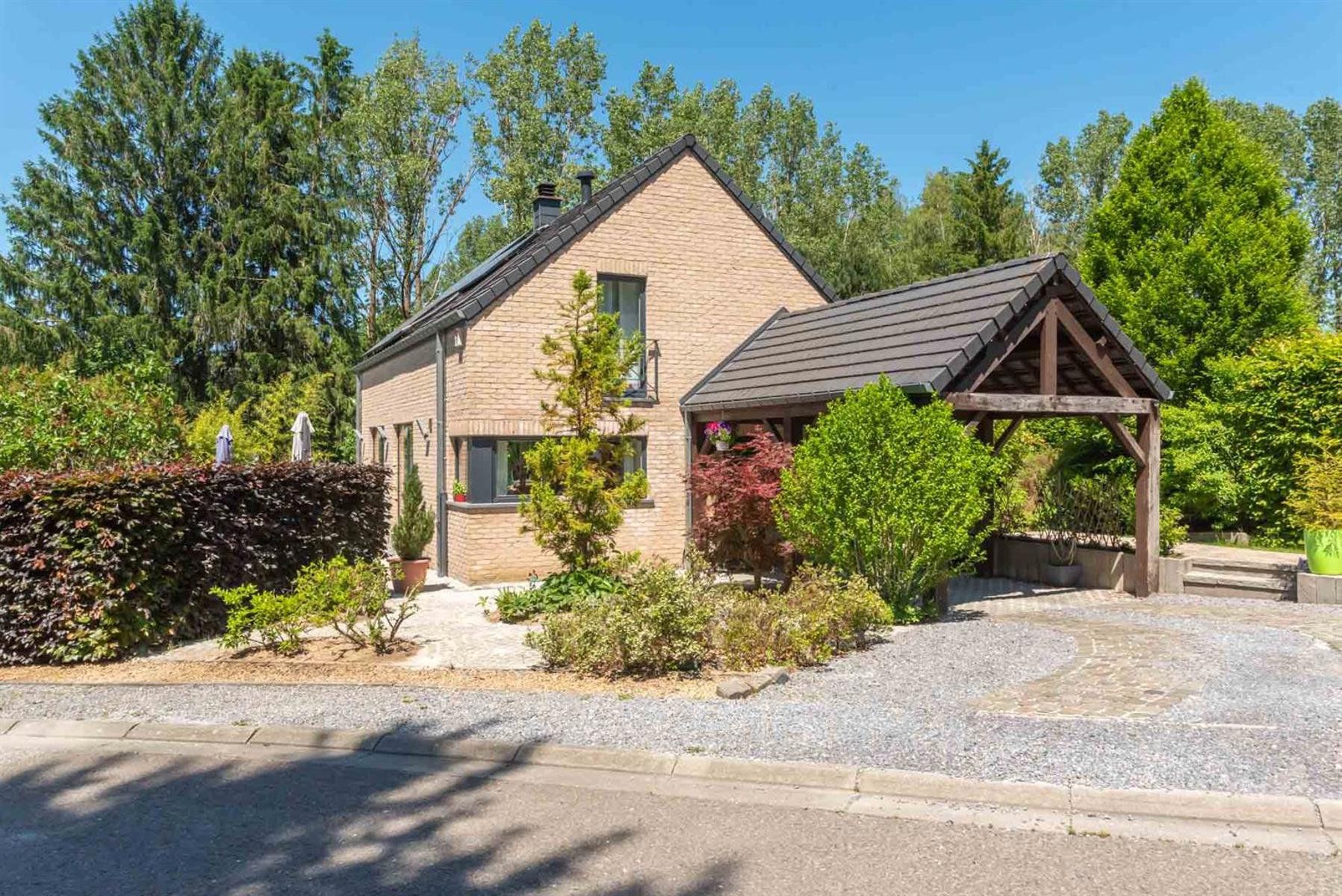 NIVEZE – Splendide villa avec jardin