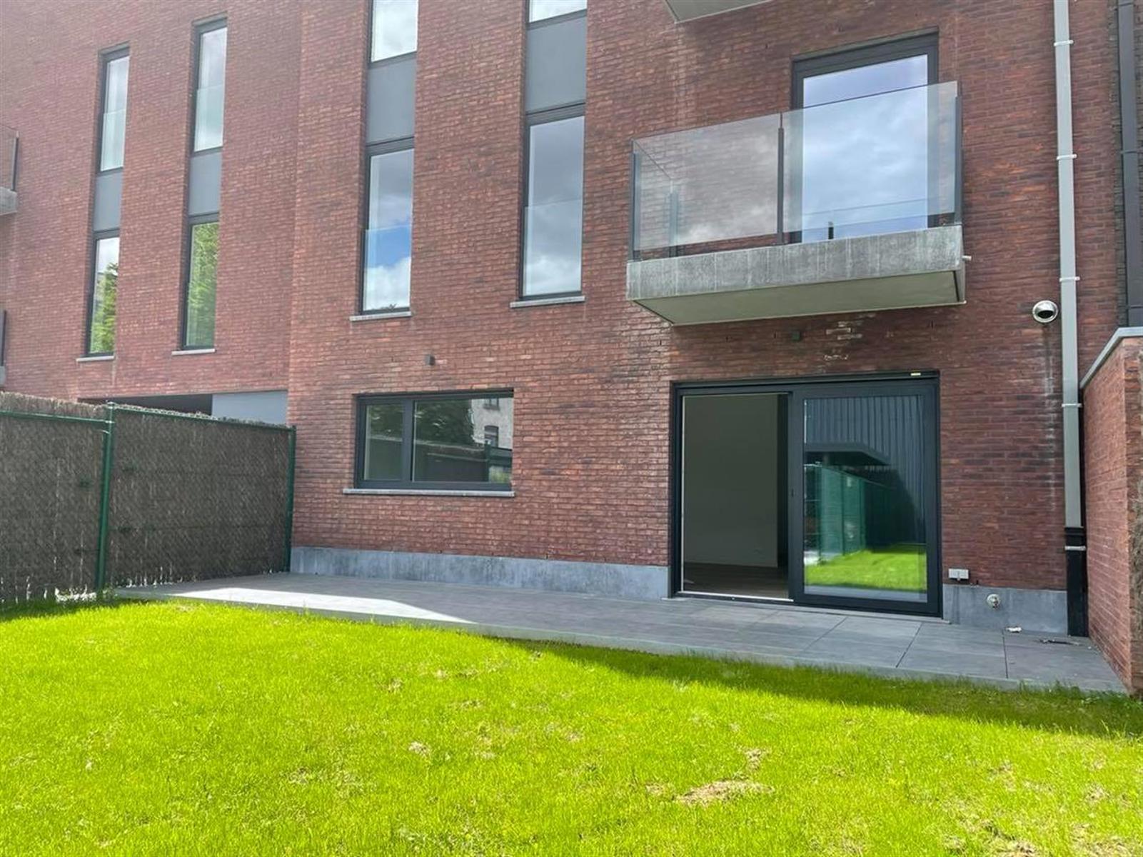 GUILLEMINS : Rez de chaussée avec terrasse et jardin !