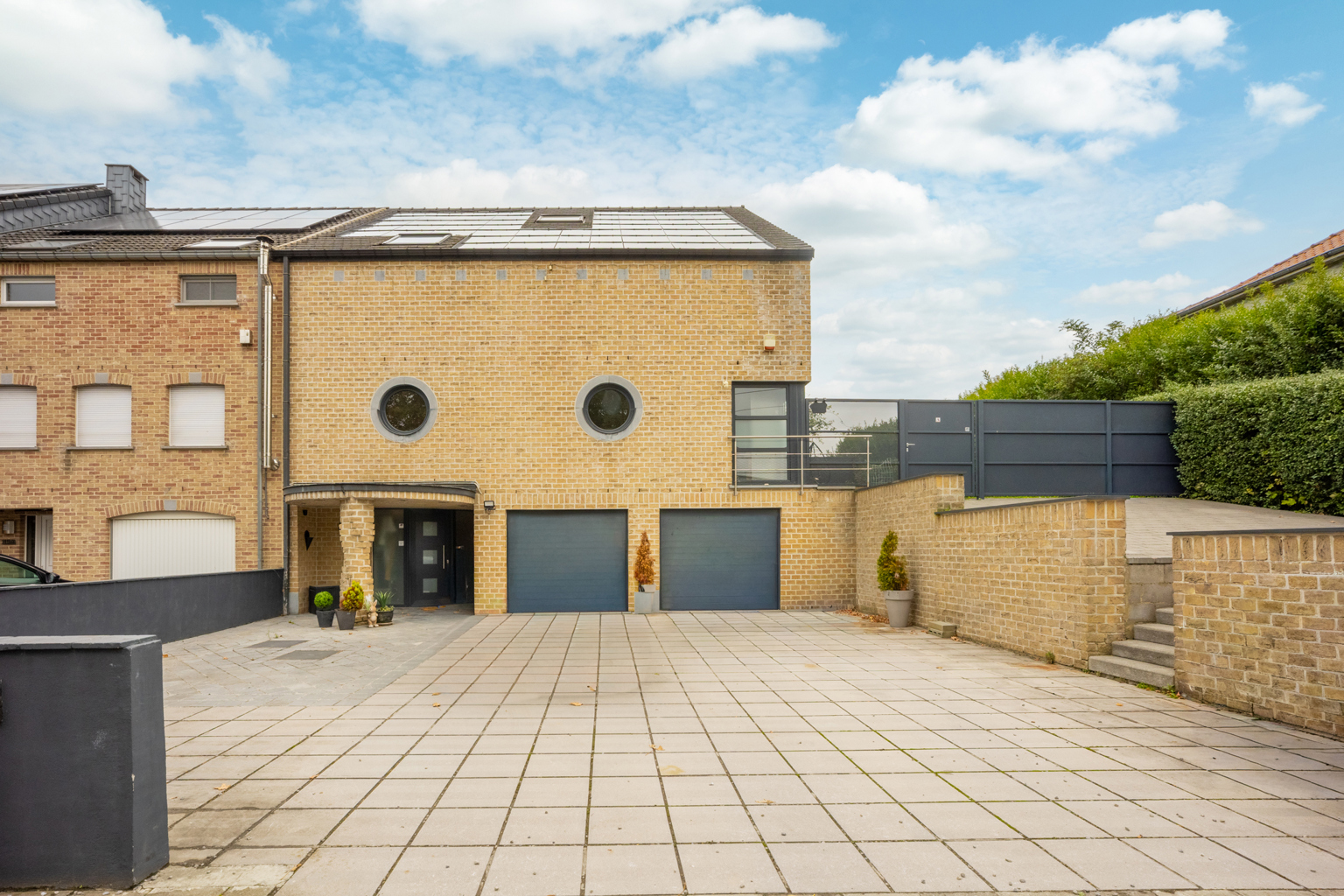 Spacieuse villa avec pool house à Grâce-Hollogne!