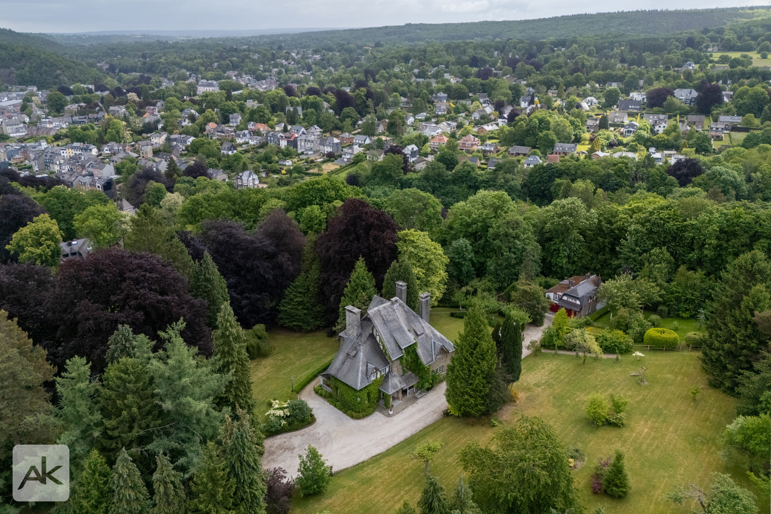 La Villa Les Hêtres Rouge – Élégance d’Exception à Spa !