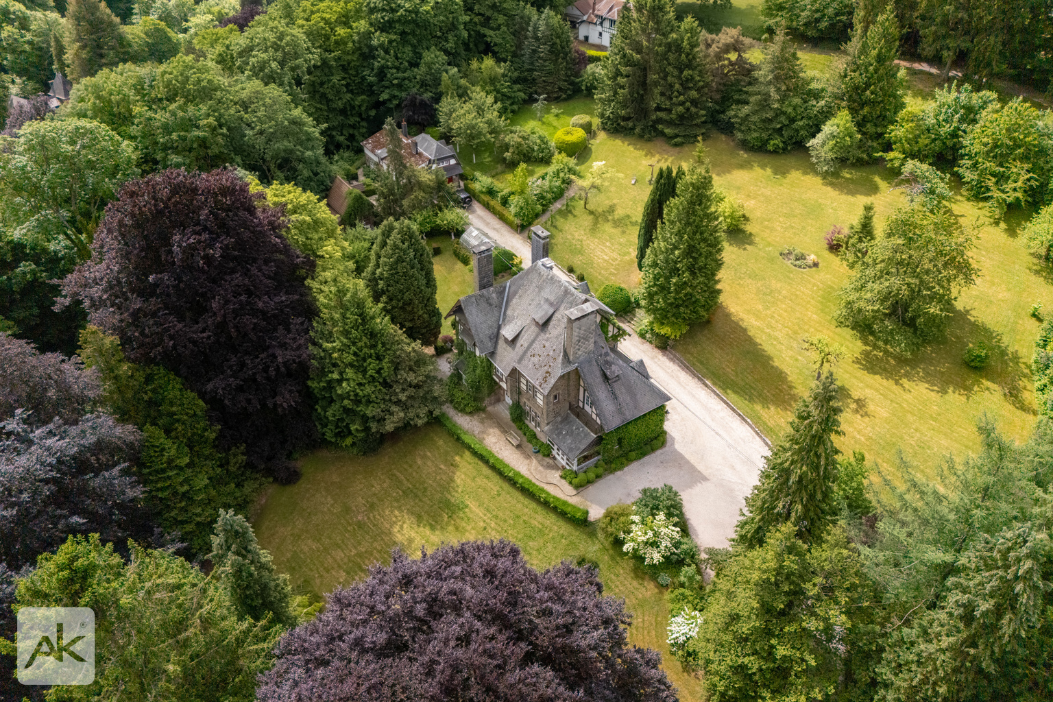 La Villa Les Hêtres Rouge – Élégance d’Exception à Spa !