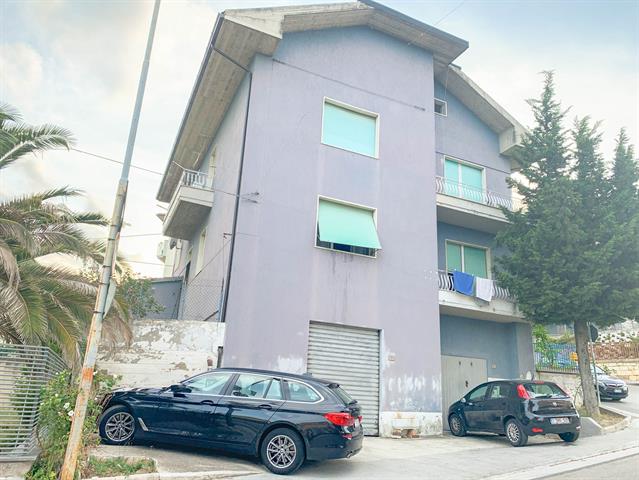 Immeuble à appartements - à vendre - 63100 Ascoli Piceno