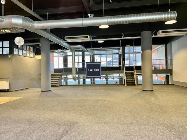 Salle de fêtes - Commerce divers +/- 710m2 à louer Laeken