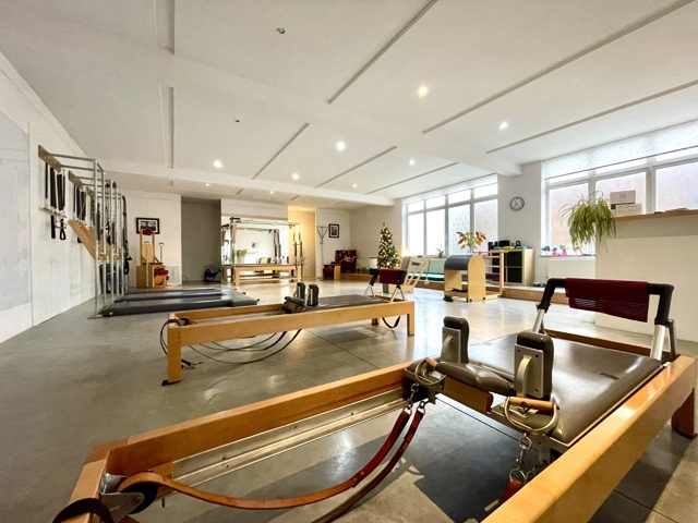 Uccle - commerce en arrière cour 1ier étage  +/- 140 m2 à louer