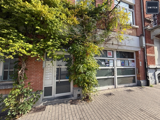 Entrepôt de 500m2 à vendre - Libre à l'acte