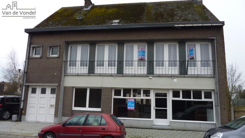 Ruime woning met handelsmogelijkheid op 6a92ca
