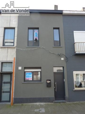 100% gerenoveerde woning in het stadscentrum met ruime stadskoer!