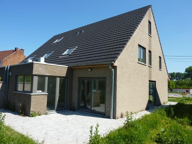 Nieuwbouw half open bebouwing op 7a63 met zuidgerichte tuin!